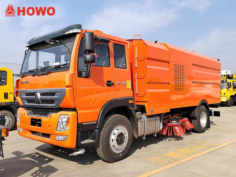 Sinotruk RHD 190HP Vacuum Road Sweeper