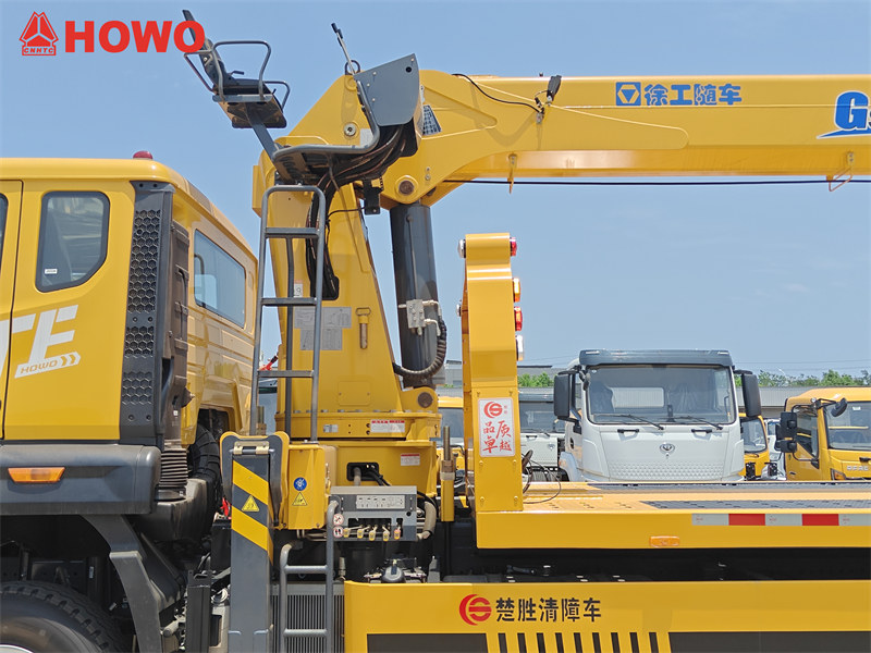 HOWO truck mounted boom crane