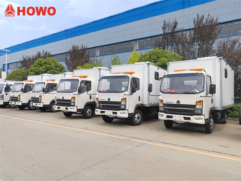 Bumili ang customer ng Algeria ng 8 units ng HOWO 4x4 drive mobile service truck