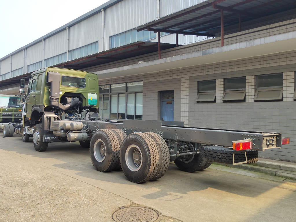 SINOTRUK HOWO 6X6 CAB CHASSIS TRUCK