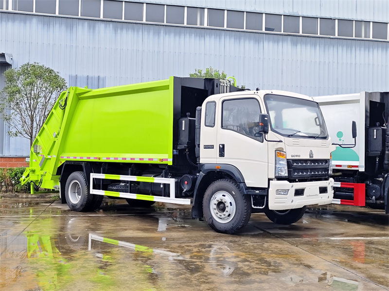 Howo garbage compactor truck