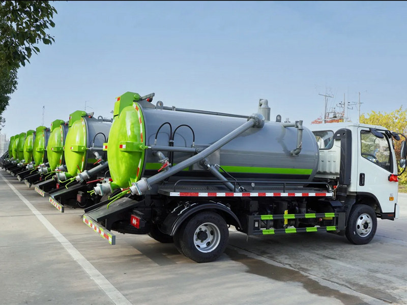 SINOTRUK HOWO vacuum tank trucks for export