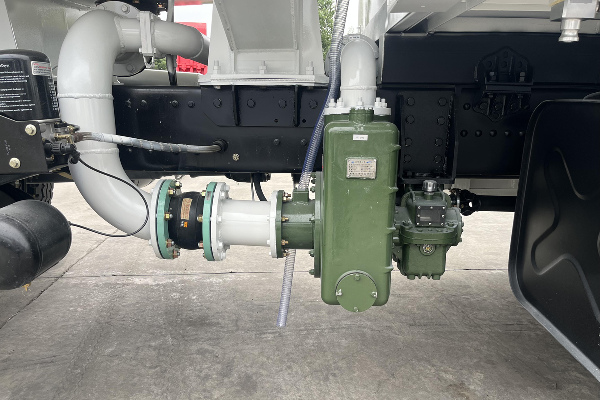 Self priming centrifugal pump