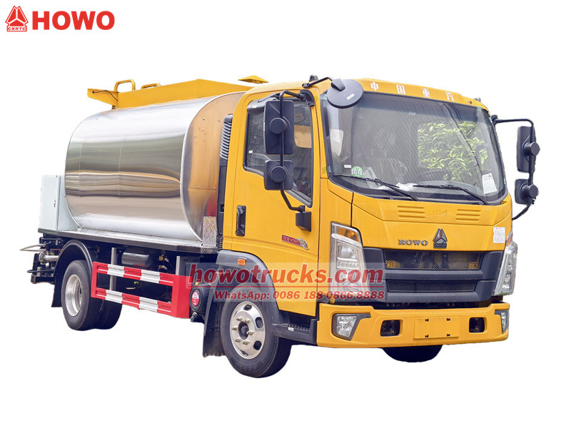&nbsp;HOWO light asphalt spreader truck
